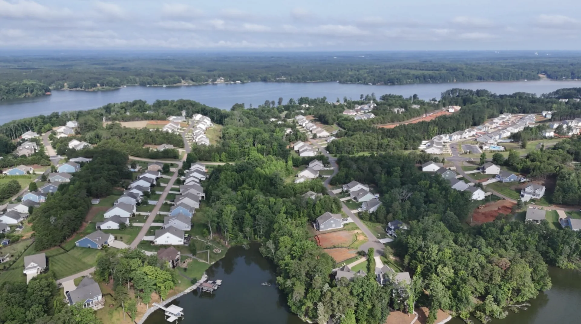 Lakefront homes with private boat docks at Lakeview Pointe