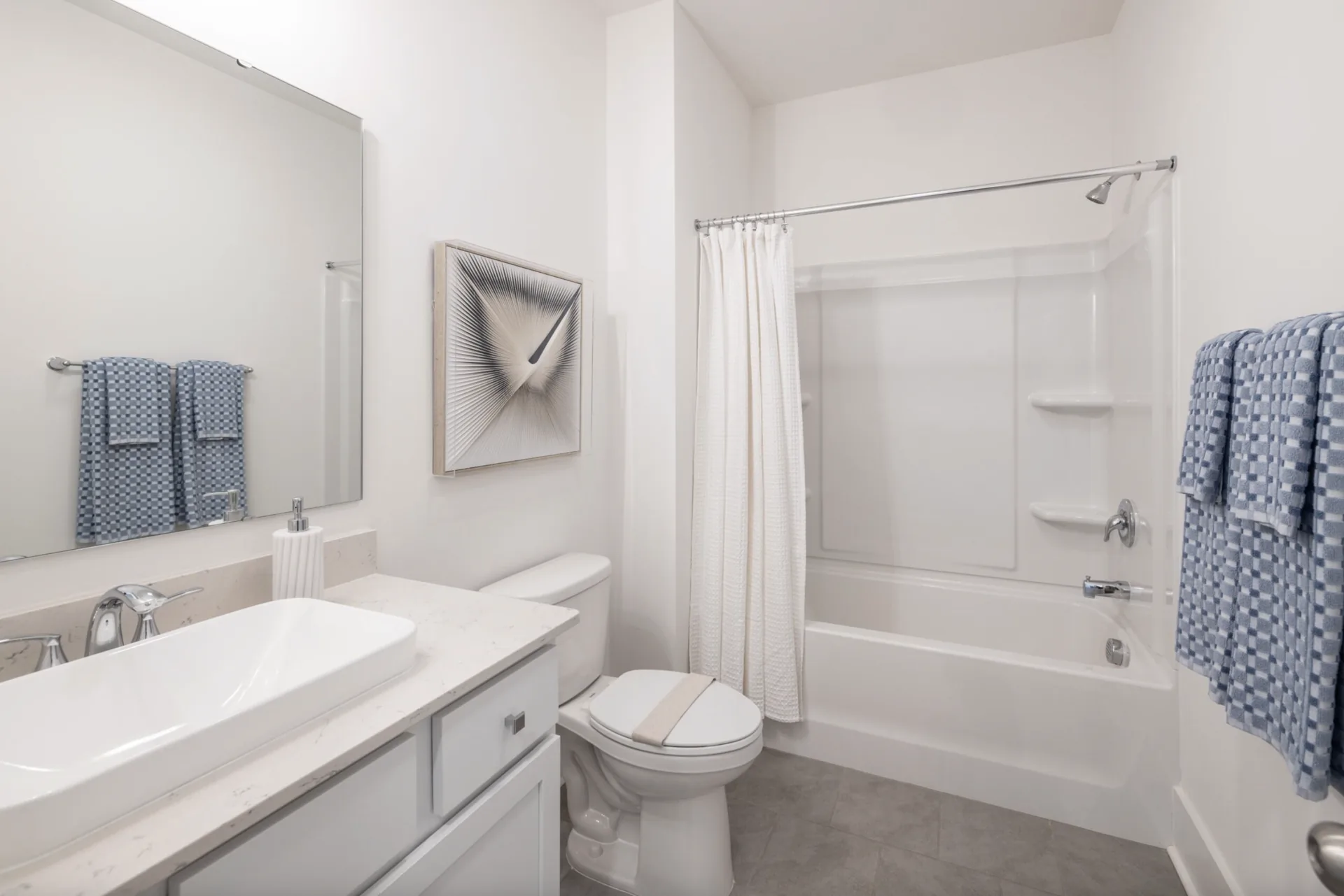 Secondary bathroom in the Montcrest 1755