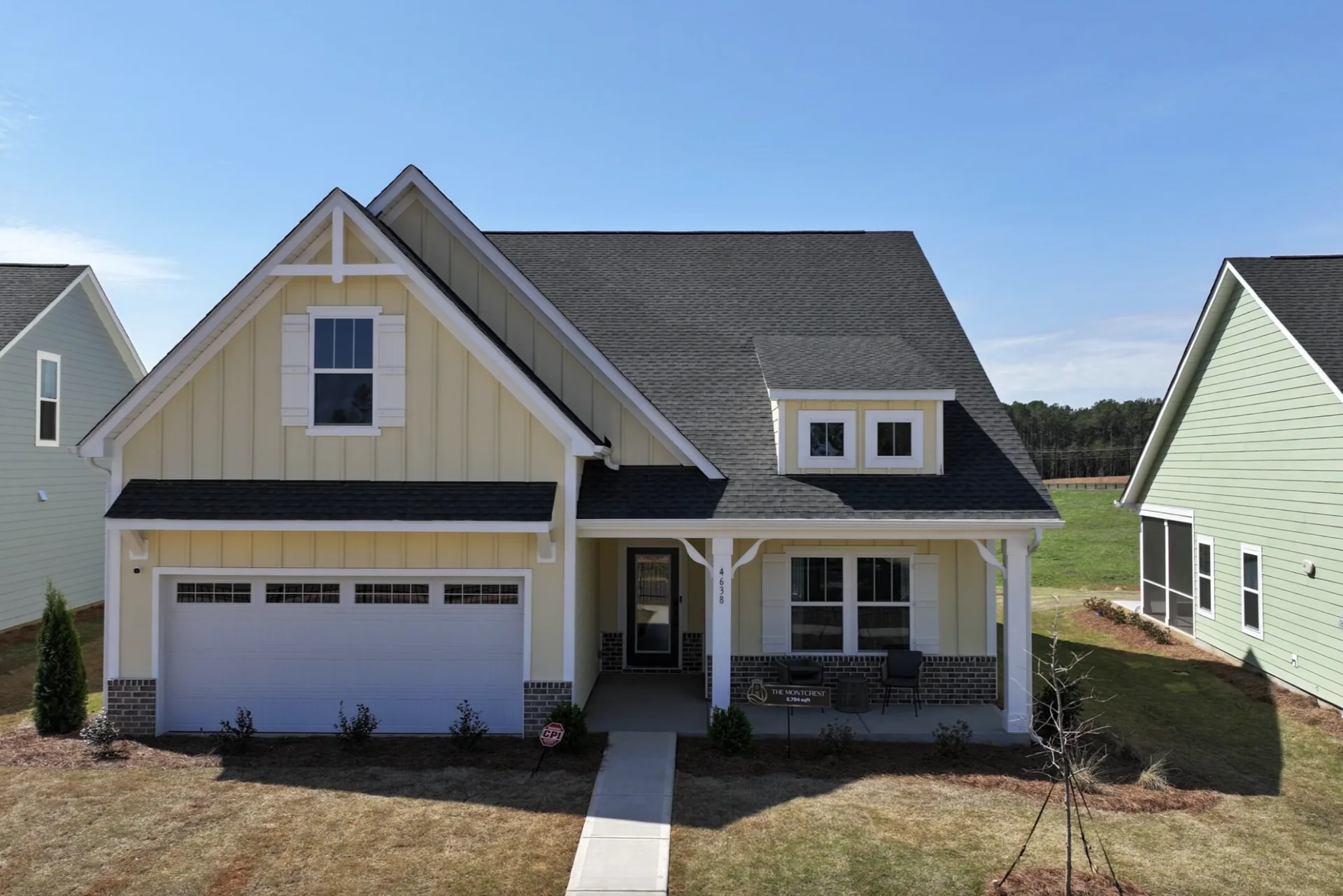 Front elevation of the Montcrest 1755 floor plan