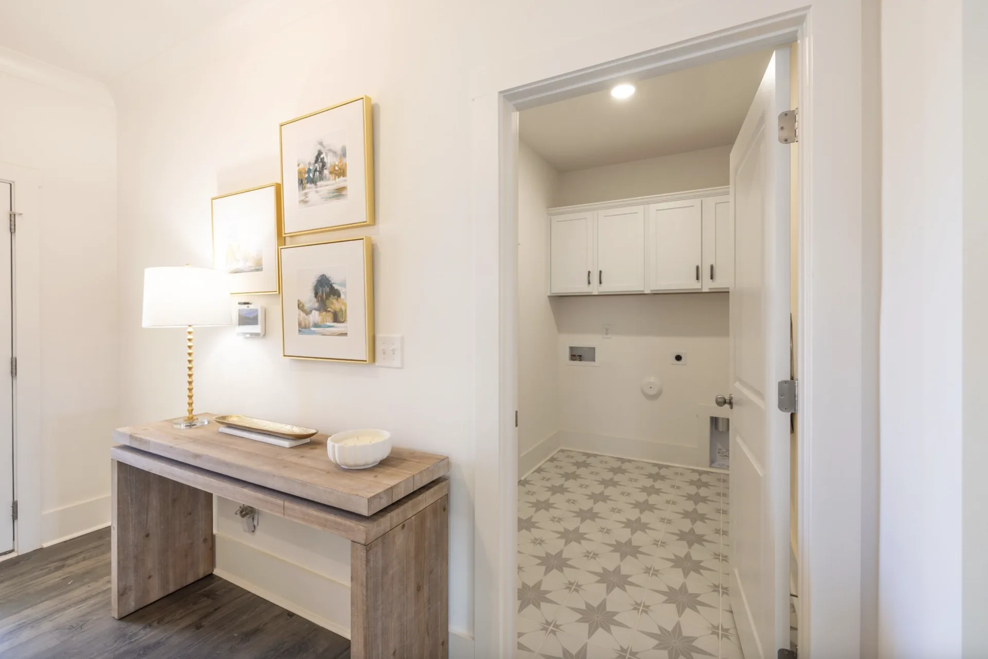 Laundry room in the Montcrest 1755