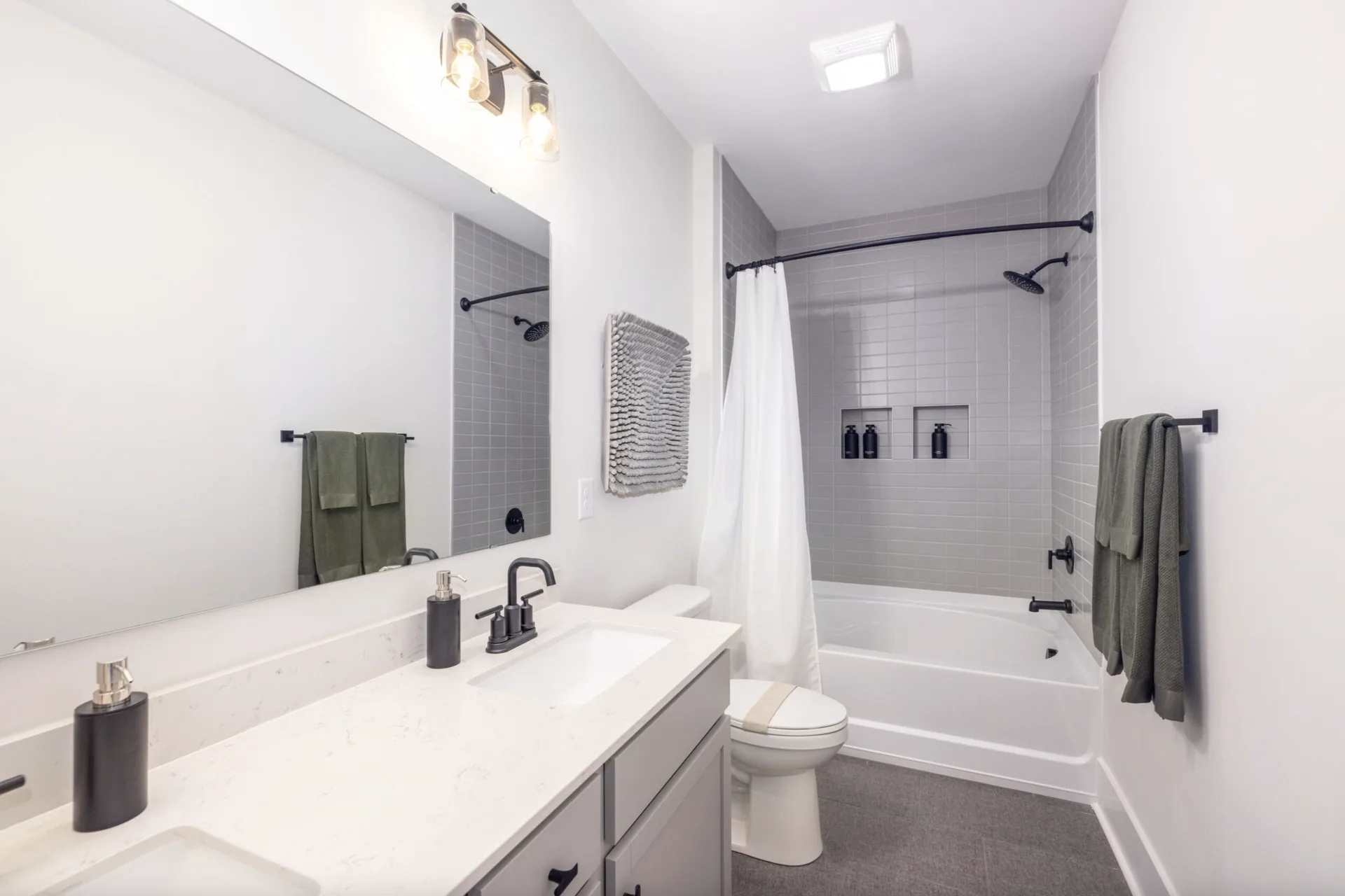 Secondary bathroom in the Winslow