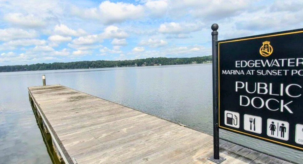 Edgewater Marina at Sunset Pointe with public dock on Fishing Creek Lake